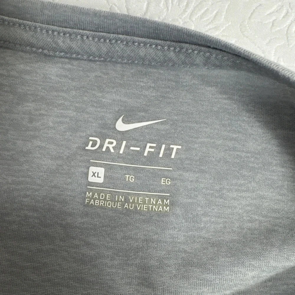 Nike Dri-Fit Short Sleeve Scoop Neck Training T-Shirt Gray XL